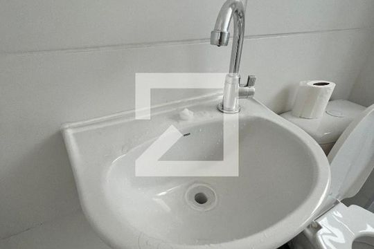 Banheiro - torneira de apartamento para alugar com 2 quartos, 46m² em Parque Santa Rosa, Suzano