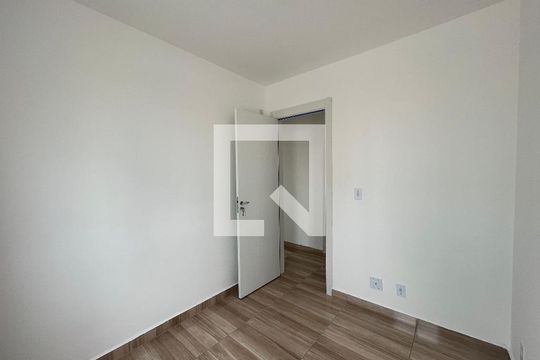 Quarto 1 de apartamento para alugar com 2 quartos, 46m² em Parque Santa Rosa, Suzano