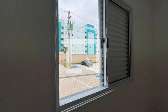 Vista Quarto 2 de apartamento para alugar com 2 quartos, 46m² em Parque Santa Rosa, Suzano