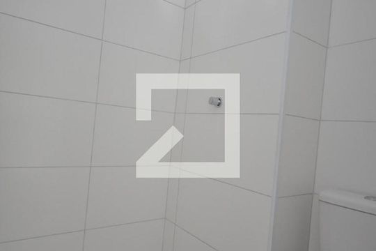Banheiro de apartamento para alugar com 1 quarto, 38m² em Vila Mazzei, São Paulo