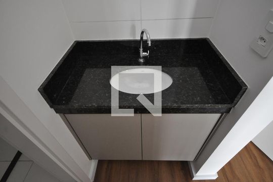 Banheiro de apartamento para alugar com 1 quarto, 38m² em Vila Mazzei, São Paulo