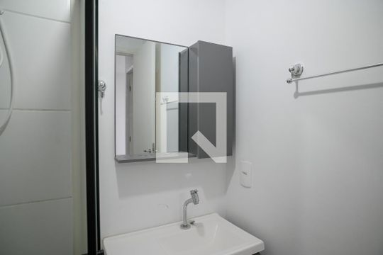 Banheiro de apartamento para alugar com 1 quarto, 34m² em Vila Nair, São Paulo
