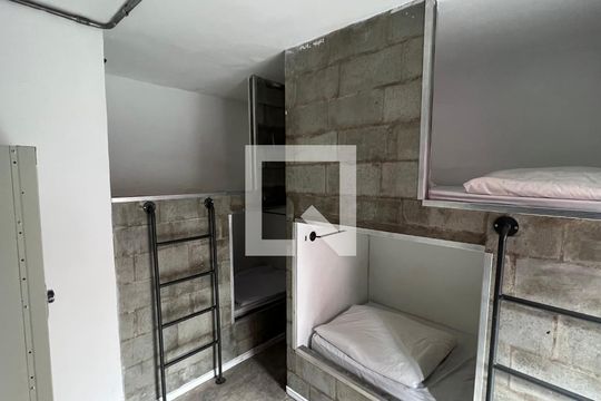 Suite de casa à venda com 6 quartos, 300m² em Vila Madalena, São Paulo