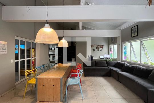 Sala de casa à venda com 6 quartos, 300m² em Vila Madalena, São Paulo