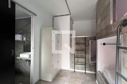 Suite de casa à venda com 6 quartos, 300m² em Vila Madalena, São Paulo