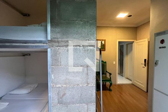 Suite casal de casa à venda com 6 quartos, 300m² em Vila Madalena, São Paulo