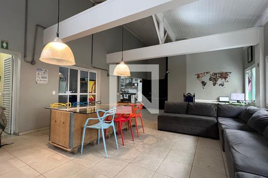 Sala de casa à venda com 6 quartos, 300m² em Vila Madalena, São Paulo