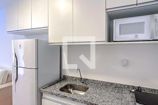 Cozinha de apartamento para alugar com 1 quarto, 35m² em Brás, São Paulo