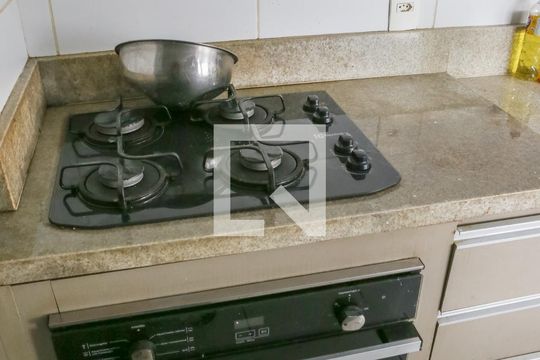 Cozinha e Área de Serviço de apartamento à venda com 2 quartos, 43m² em Barra Funda, São Paulo