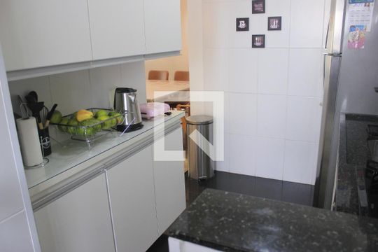 Cozinha de apartamento à venda com 3 quartos, 76m² em Picanço, Guarulhos