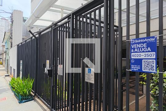 Fachada + Plaquinha de apartamento para alugar com 1 quarto, 24m² em Sé, São Paulo