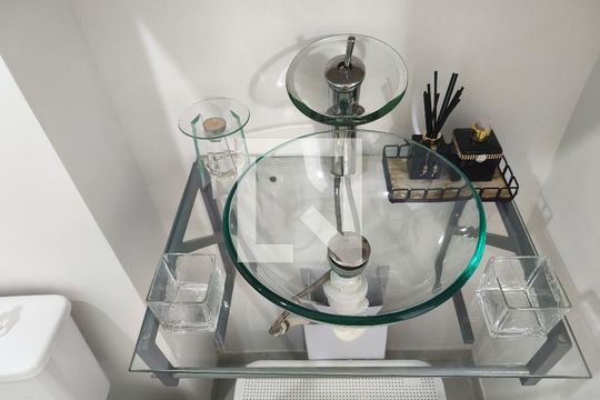 Banheiro de apartamento para alugar com 1 quarto, 24m² em Sé, São Paulo