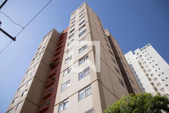 Fachada de apartamento para alugar com 2 quartos, 60m² em Jardim Goiás, Goiânia