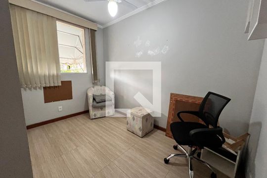 Quarto 01 de apartamento à venda com 3 quartos, 75m² em Pechincha, Rio de Janeiro