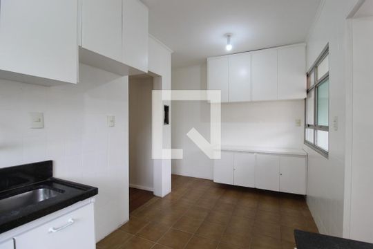 Cozinha de apartamento à venda com 3 quartos, 130m² em Itaim Bibi, São Paulo