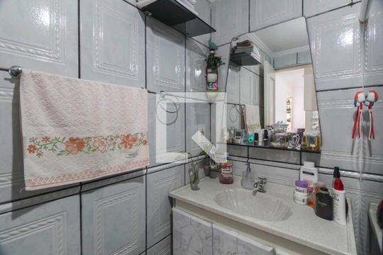 Banheiro de apartamento à venda com 2 quartos, 64m² em Fazenda da Juta, São Paulo