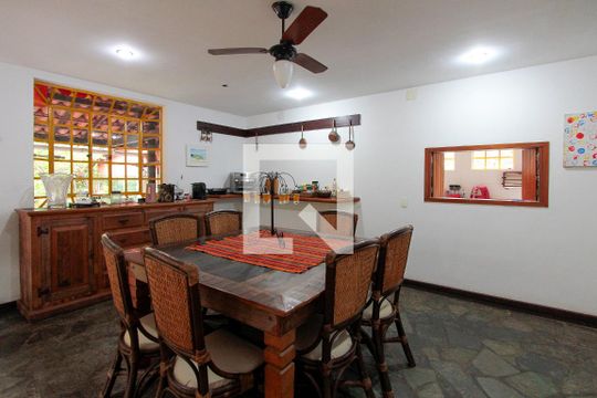 Sala de casa de condomínio à venda com 4 quartos, 400m² em Itanhangá, Rio de Janeiro