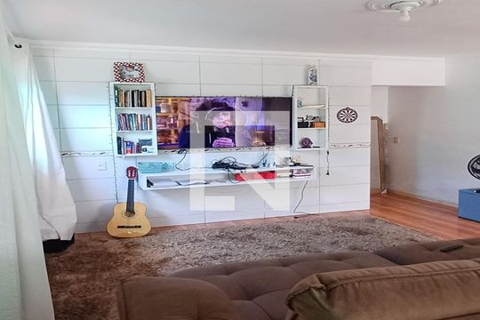 Sala de casa para alugar com 4 quartos, 160m² em Forquilhinhas, São José