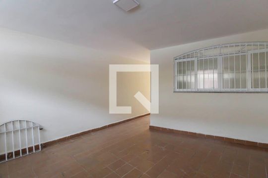 Garagem de casa para alugar com 4 quartos, 112m² em Vila Darli, São Paulo