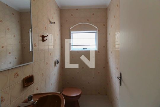 Lavabo de casa para alugar com 4 quartos, 112m² em Vila Darli, São Paulo