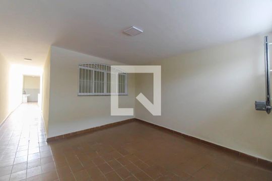 Garagem de casa para alugar com 4 quartos, 112m² em Vila Darli, São Paulo