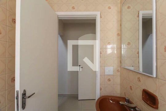 Lavabo de casa para alugar com 4 quartos, 112m² em Vila Darli, São Paulo