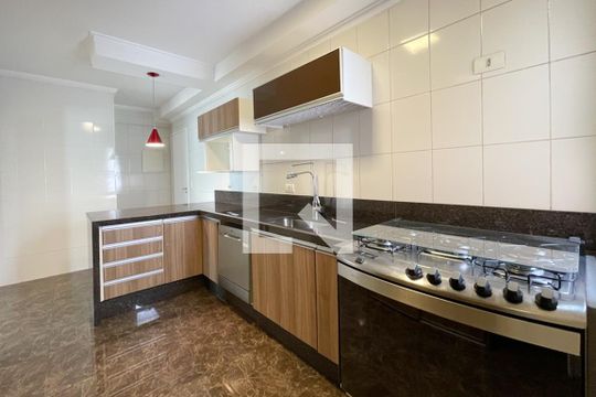 Cozinha de apartamento para alugar com 3 quartos, 130m² em Vila Marlene, São Bernardo do Campo