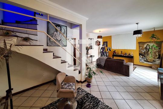 Sala de casa de condomínio à venda com 4 quartos, 170m² em Maria Paula, Niterói