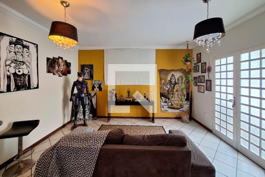 Sala de casa de condomínio à venda com 4 quartos, 170m² em Maria Paula, Niterói