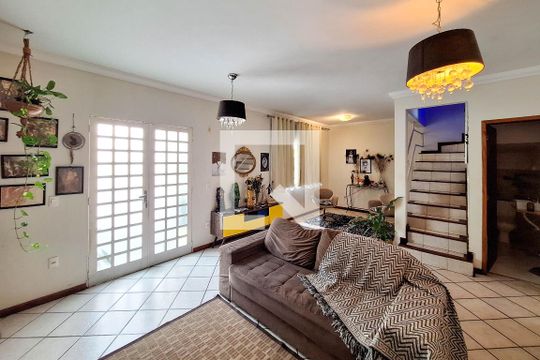 Sala de casa de condomínio à venda com 4 quartos, 170m² em Maria Paula, Niterói