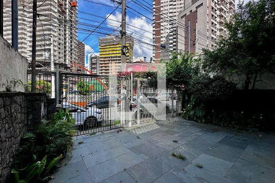 Garagem de casa à venda com 3 quartos, 220m² em Santo Amaro, São Paulo