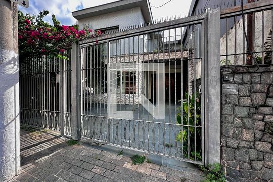 Fachada de casa à venda com 3 quartos, 220m² em Santo Amaro, São Paulo