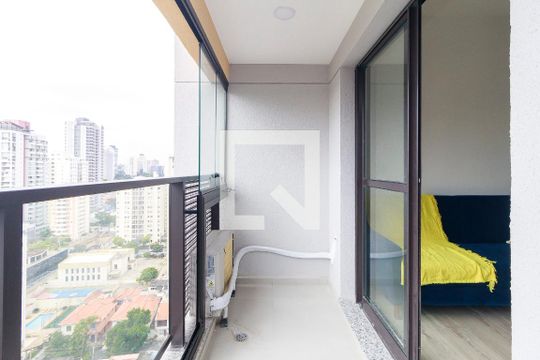 Studio - Varanda de kitnet/studio para alugar com 1 quarto, 27m² em Jardim das Acacias, São Paulo