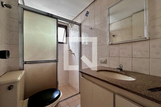 Banheiro  de apartamento à venda com 2 quartos, 65m² em Nova Piraju, São Paulo