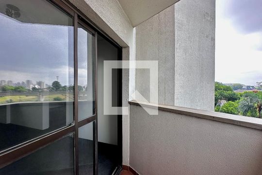 Sacada  de apartamento à venda com 2 quartos, 65m² em Nova Piraju, São Paulo