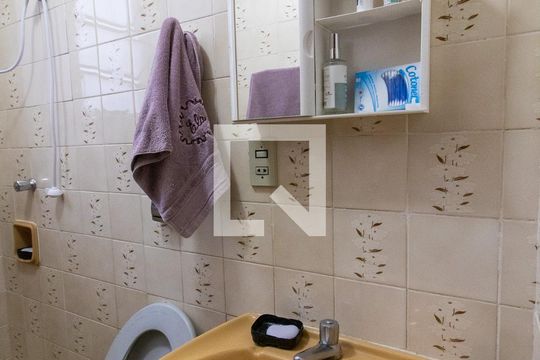 Banheiro de apartamento à venda com 1 quarto, 30m² em Centro, Campinas
