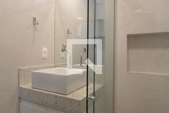 Banheiro da Suite de casa para alugar com 3 quartos, 150m² em Glória, Belo Horizonte