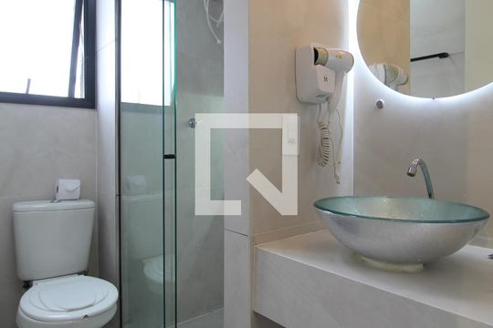 Banheiro de kitnet/studio para alugar com 1 quarto, 25m² em Vila Olímpia, São Paulo