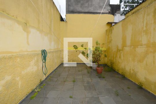 Quintal de casa para alugar com 2 quartos, 105m² em Vila do Castelo, São Paulo
