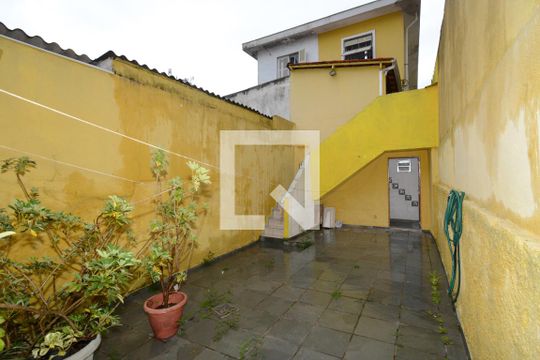 Quintal de casa para alugar com 2 quartos, 105m² em Vila do Castelo, São Paulo