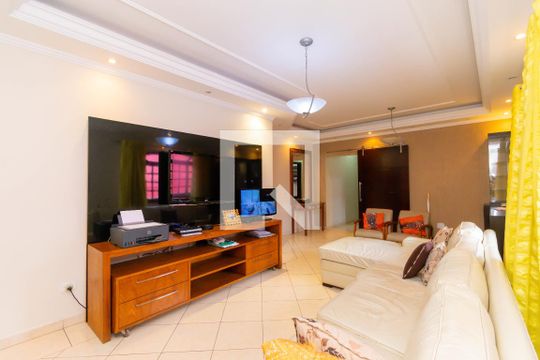 Casa para alugar com 4 quartos, 1000m² em Jardim Adutora, São Paulo