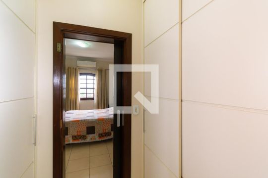Suíte 3 - Closet de casa para alugar com 4 quartos, 1000m² em Jardim Adutora, São Paulo