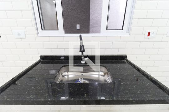Cozinha / Área de serviço de apartamento para alugar com 1 quarto, 30m² em Vila Medeiros, São Paulo