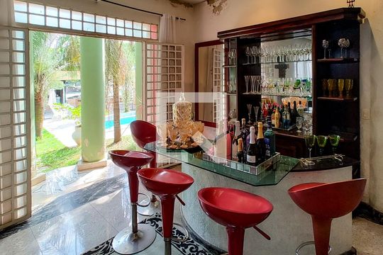 Casa para alugar com 6 quartos, 500m² em São Luiz, Belo Horizonte