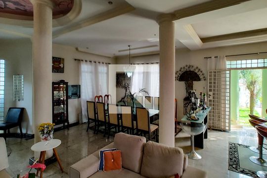 Casa para alugar com 6 quartos, 500m² em São Luiz, Belo Horizonte