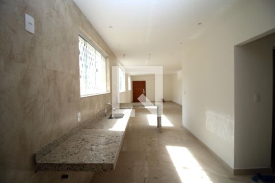 Cozinha de casa à venda com 3 quartos, 132m² em Irajá, Rio de Janeiro