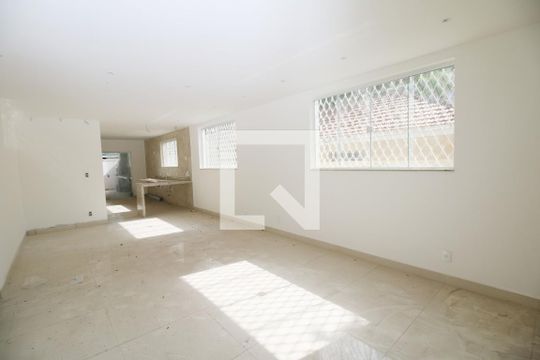 Casa à venda com 3 quartos, 132m² em Irajá, Rio de Janeiro
