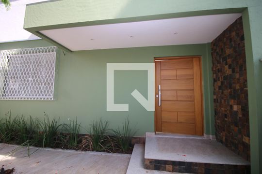 Fachada interna de casa à venda com 3 quartos, 132m² em Irajá, Rio de Janeiro