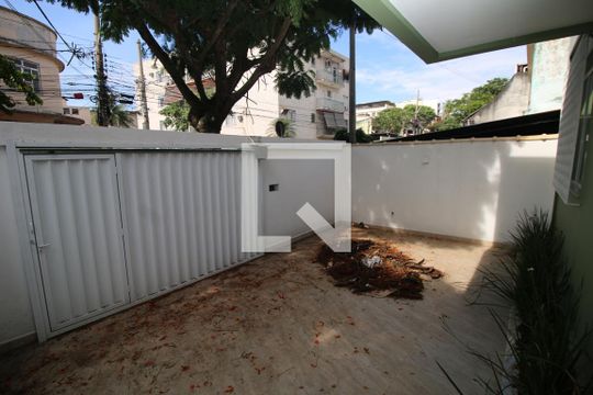 Garagem de casa à venda com 3 quartos, 132m² em Irajá, Rio de Janeiro