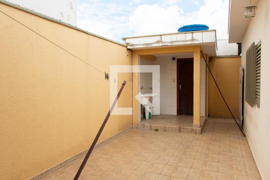 ÁREA EXTERNA FUNDOS de casa à venda com 3 quartos, 180m² em Vila Joao Jorge, Campinas
